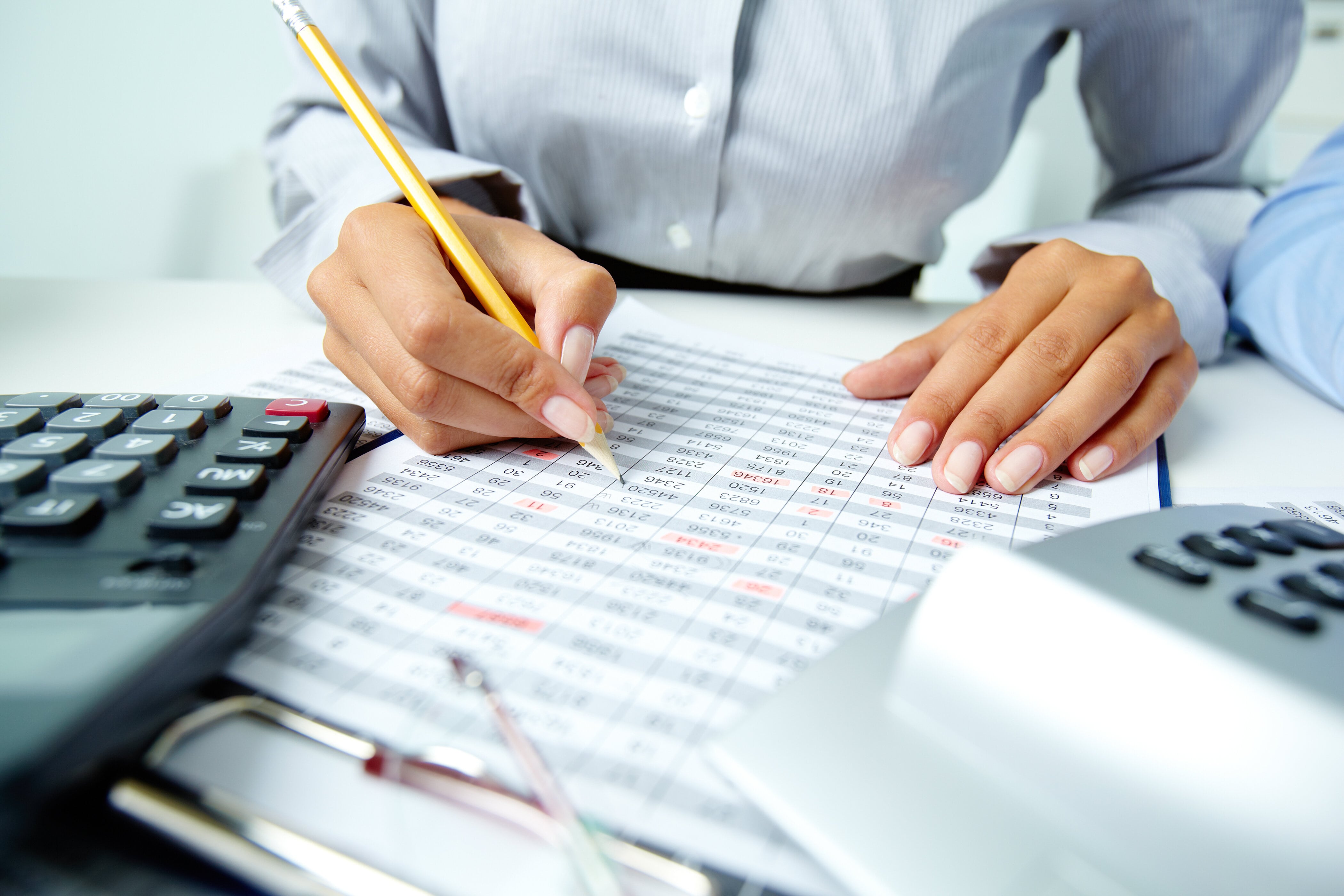close-up-of-busy-businesswoman